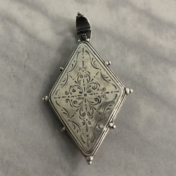 Konstantino Sterling/18 Pendant - Picture 4 of 5